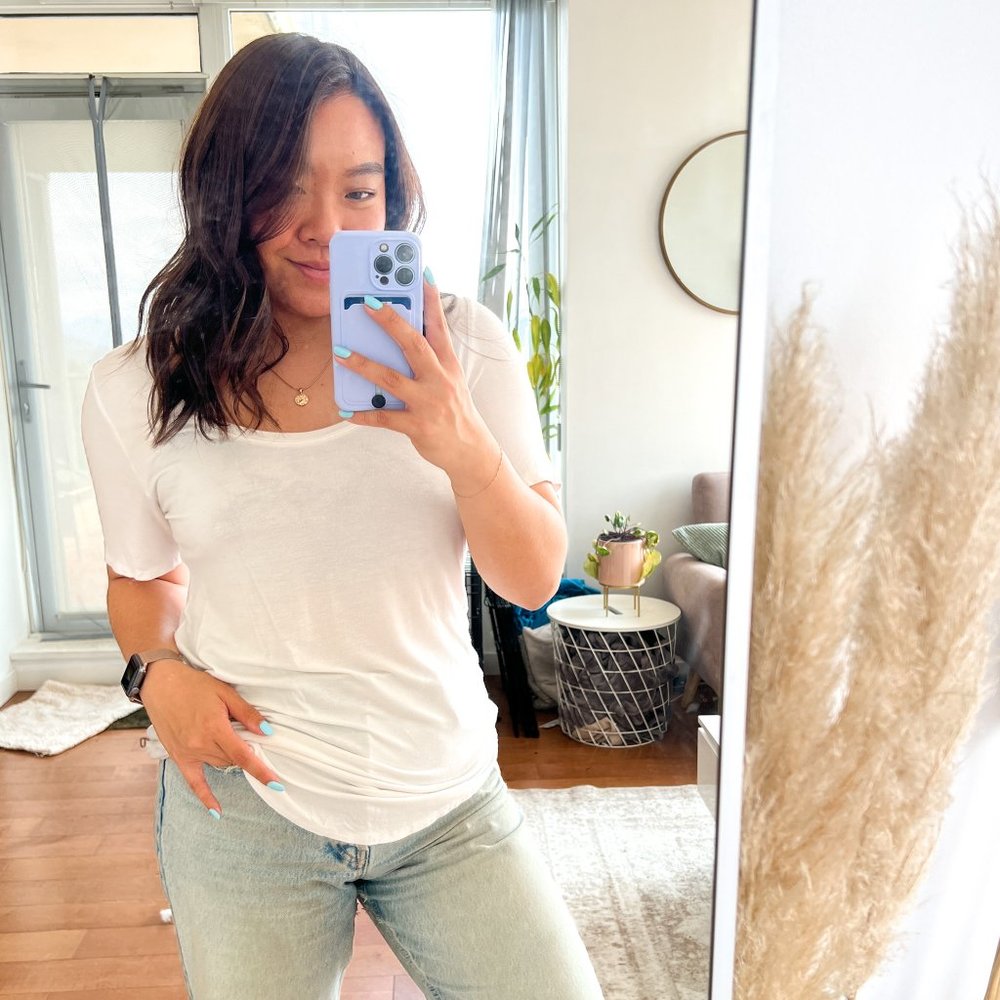 Babaton Sami T-shirt Loose Fitting Basic White Tee Comfy Scoop Neck Top